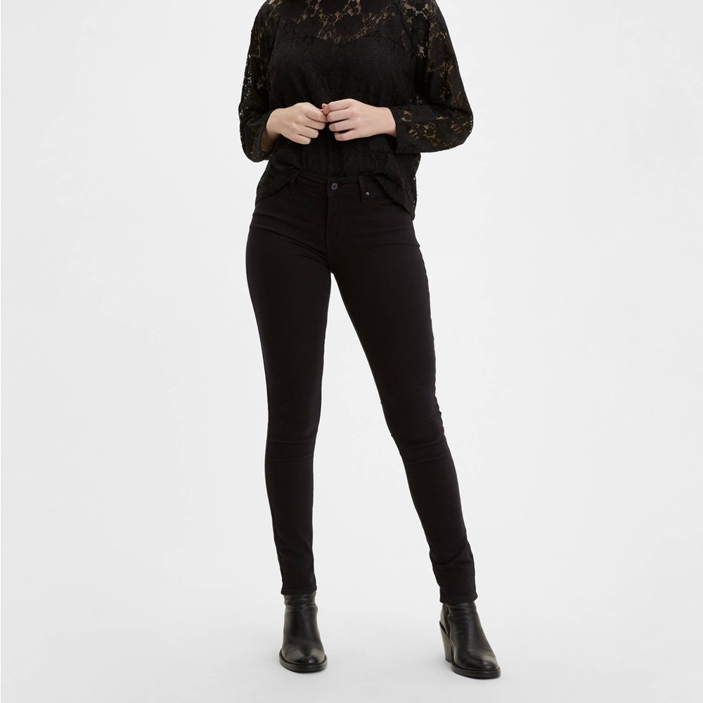 Levi’s 711 Women’s Ultrasoft Black Skinny Jeans